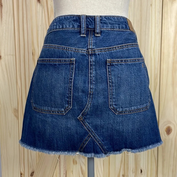 American Eagle Women’s Denim Hi-Rise Festival Mini Skirt Size 6 Blue Frayed - Picture 2 of 13